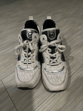 Michael Kors Women White, Black & Silver Logo Sneakers 6.5